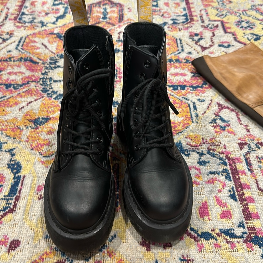 Dr. Martens vegan Jadon II platform boots size 7